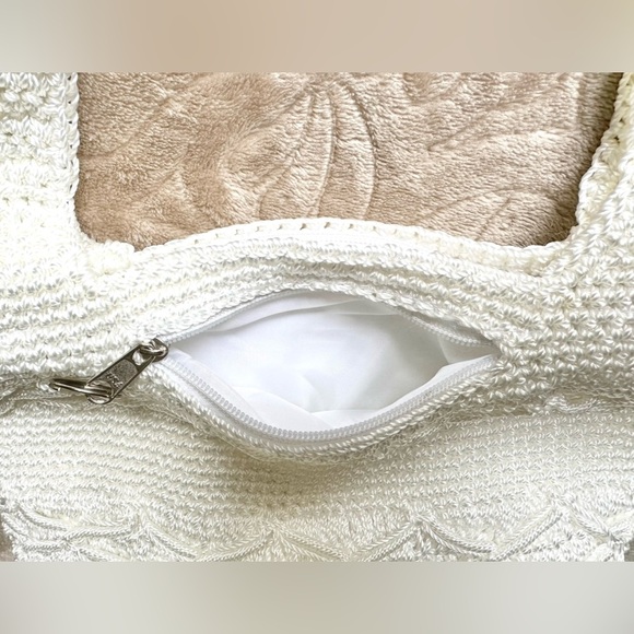 VINTAGE IVORY CROCHET TOTE BAG - Picture 2 of 8